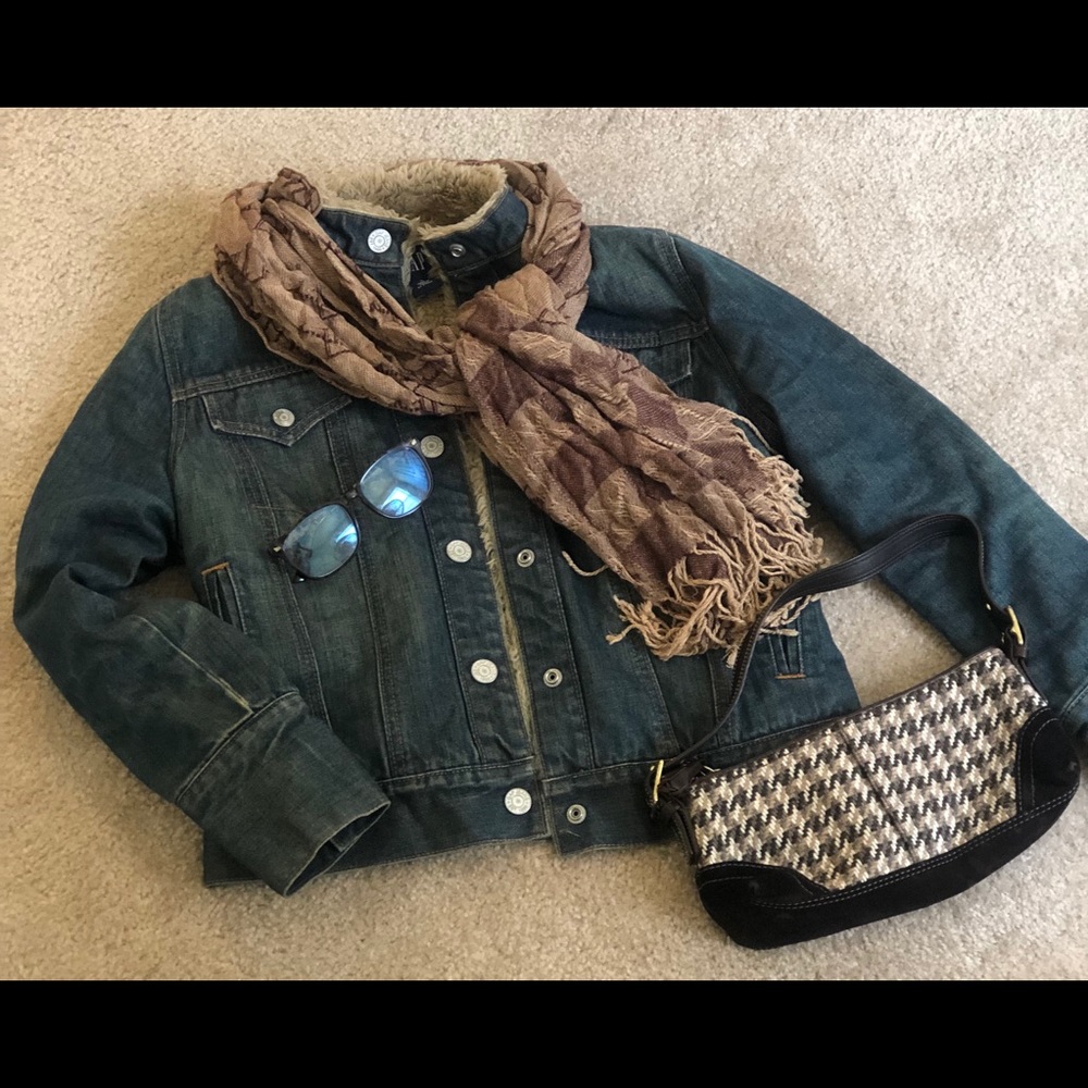 Gap jean jacket with faux fur